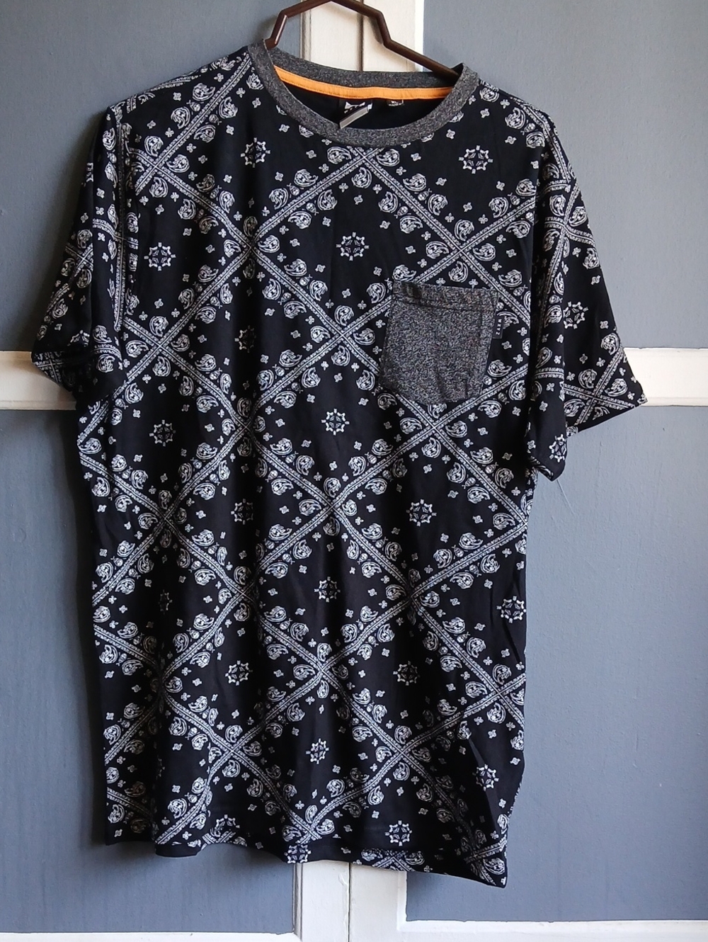 Men's Black Bandana Print Short Sleeve Pocket Tee